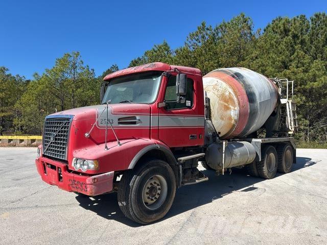 Volvo VHD64B Вантажівки / спеціальні