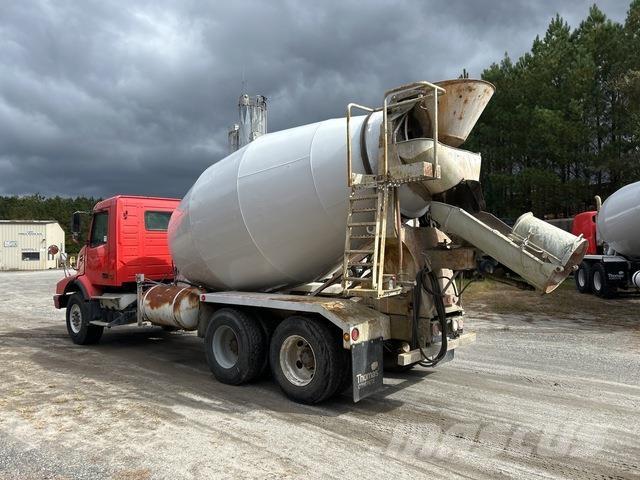 Volvo VHD64B Вантажівки / спеціальні