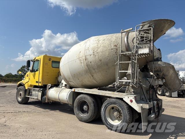 Volvo VHD64F Вантажівки / спеціальні