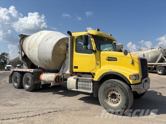 Volvo VHD64F Вантажівки / спеціальні