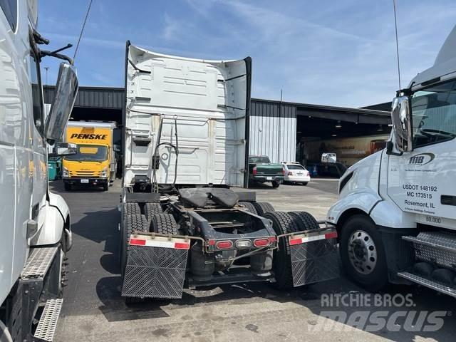 Volvo VNL Тягачі