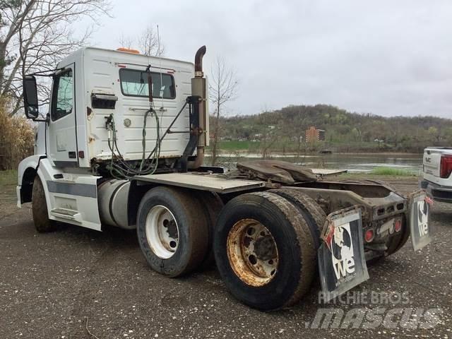 Volvo VNL Тягачі
