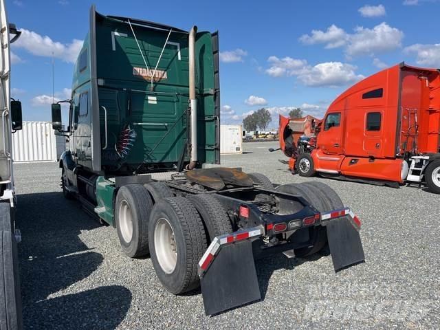 Volvo VNL Тягачі
