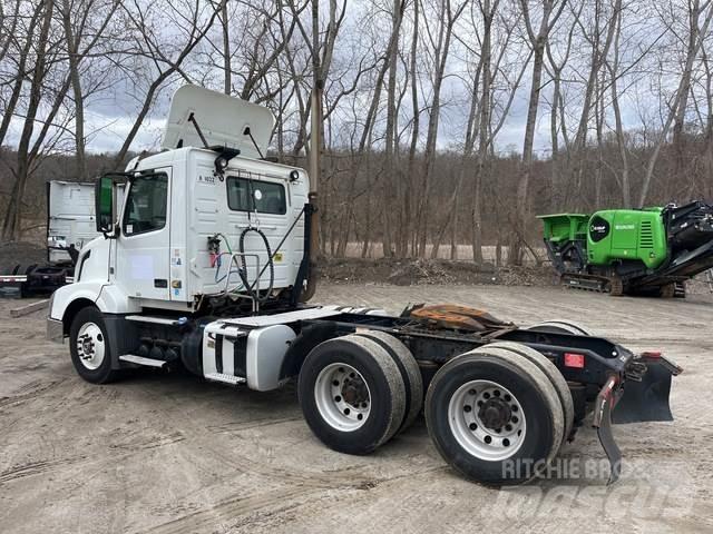 Volvo VNL Тягачі