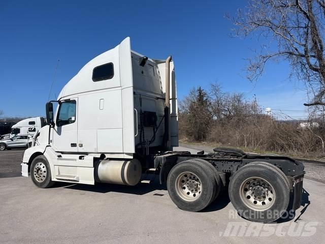 Volvo VNL Тягачі