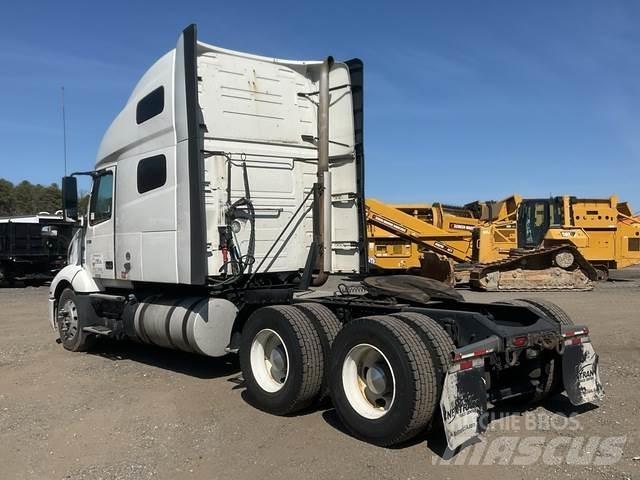 Volvo VNL Тягачі
