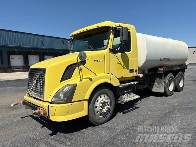 Volvo VNL Поливальні машини