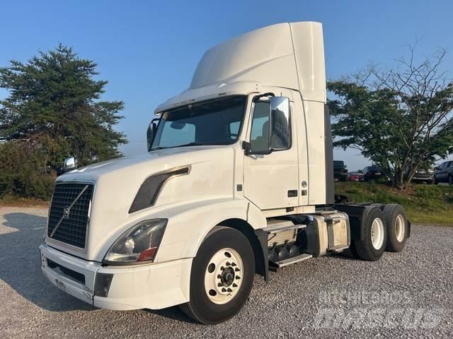 Volvo VNL Тягачі