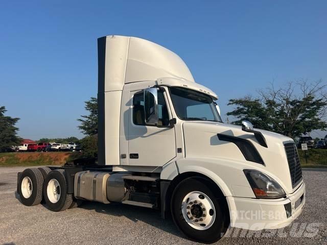 Volvo VNL Тягачі