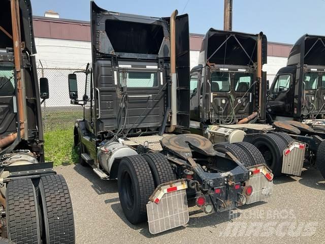 Volvo VNL Тягачі