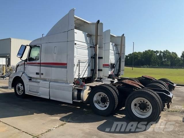 Volvo VNL Тягачі