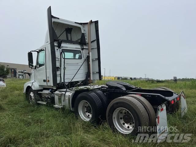 Volvo VNL Тягачі