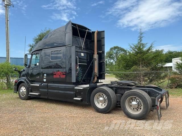 Volvo VNL Тягачі