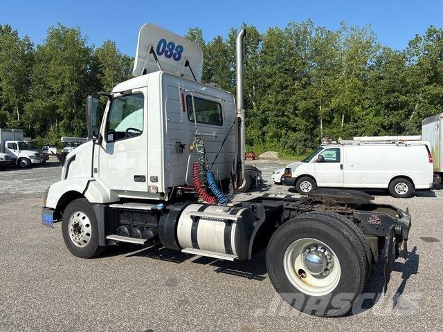 Volvo VNL Тягачі