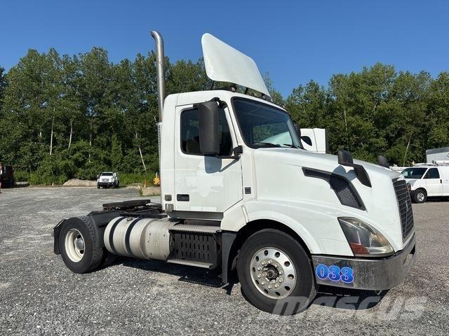 Volvo VNL Тягачі