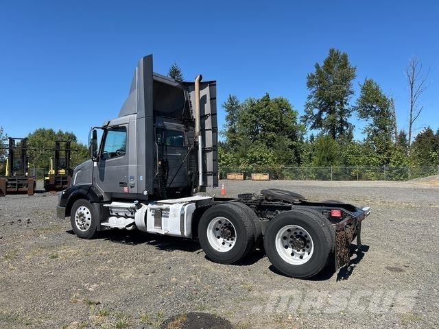 Volvo VNL Тягачі