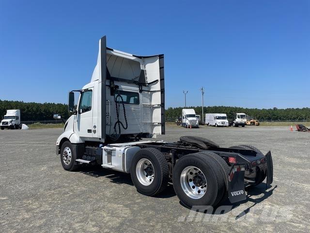 Volvo VNL Тягачі