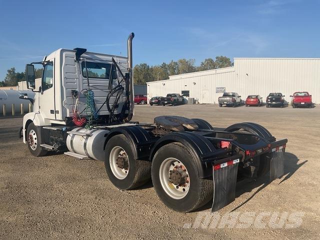 Volvo VNL Тягачі