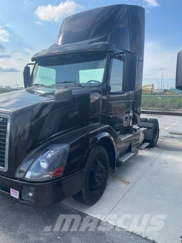 Volvo VNL Тягачі