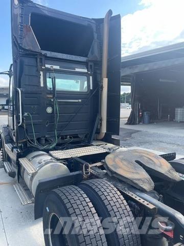 Volvo VNL Тягачі