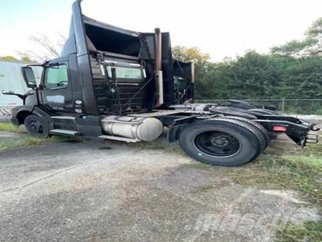 Volvo VNL Тягачі