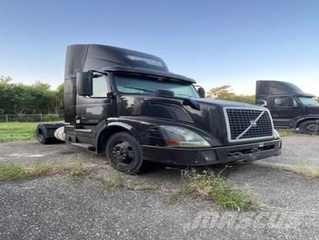 Volvo VNL Тягачі