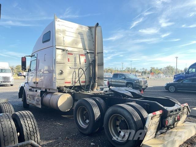 Volvo VNL Тягачі