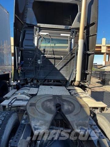 Volvo VNL Тягачі