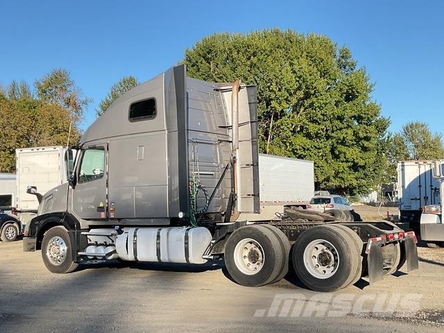 Volvo VNL Тягачі