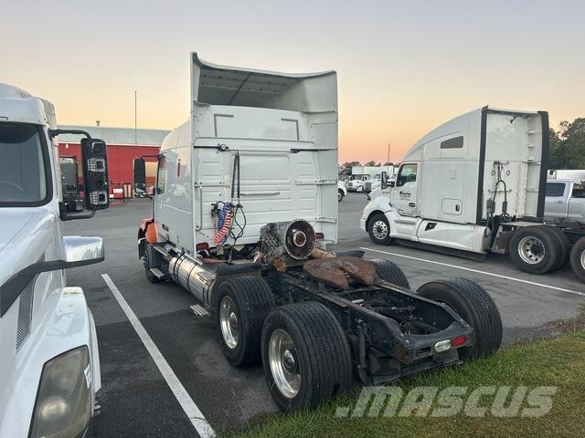 Volvo VNL Тягачі