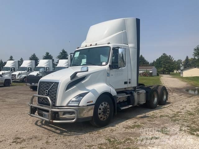 Volvo VNL 300 Тягачі