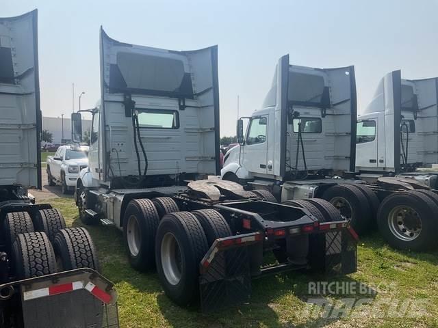 Volvo VNL 300 Тягачі