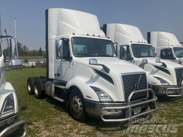 Volvo VNL 300 Тягачі
