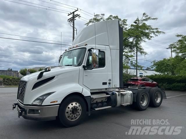 Volvo VNL 300 Тягачі
