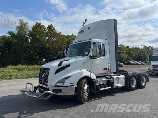Volvo VNL 300 Тягачі