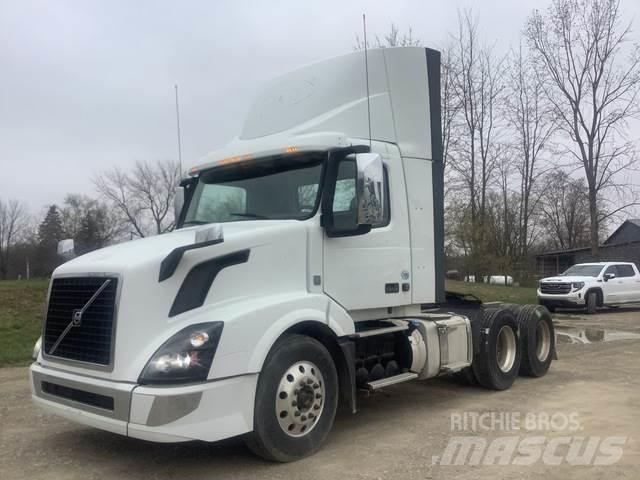 Volvo VNL300 Тягачі