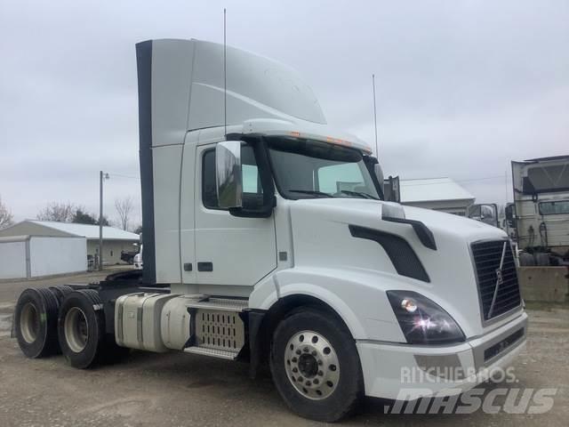 Volvo VNL300 Тягачі