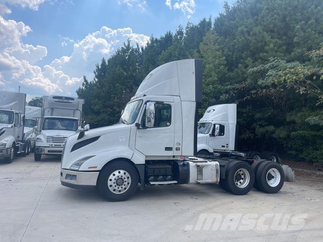 Volvo VNL300 Тягачі