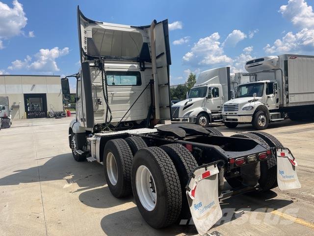 Volvo VNL300 Тягачі