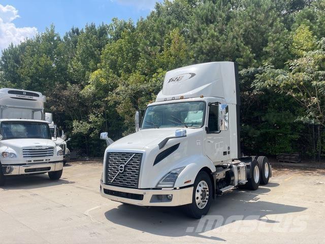 Volvo VNL300 Тягачі