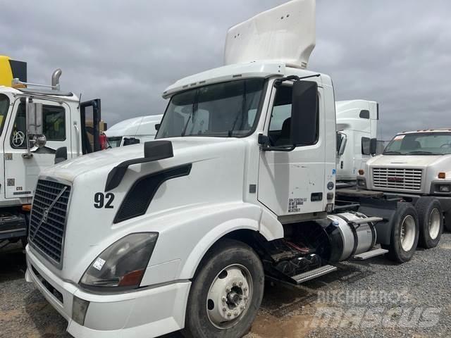 Volvo VNL64 Тягачі