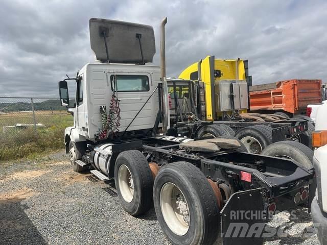 Volvo VNL64 Тягачі