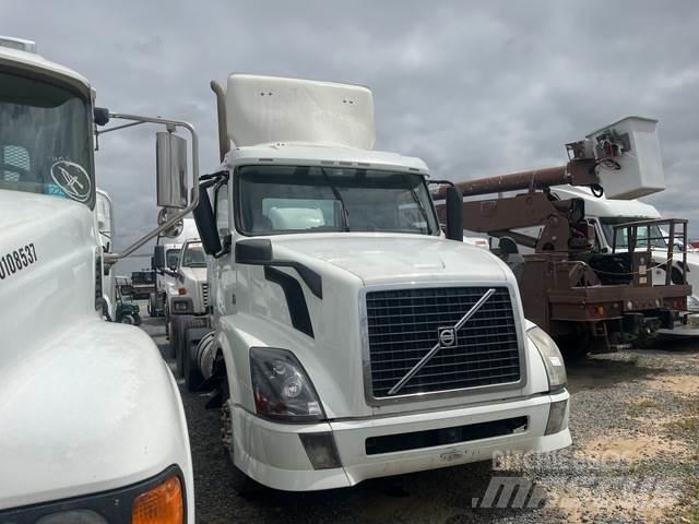Volvo VNL64 Тягачі