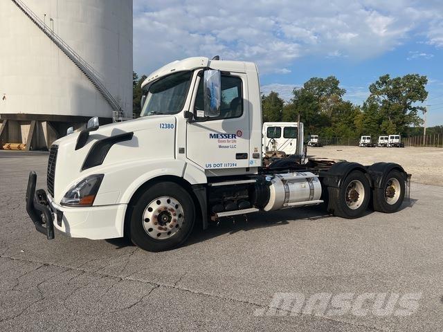 Volvo VNL64T Тягачі