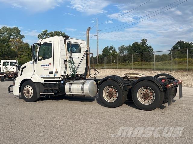 Volvo VNL64T Тягачі