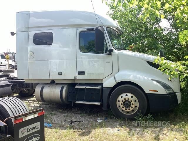 Volvo VNL740 Тягачі