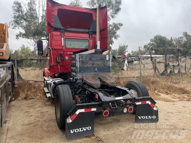 Volvo VNM Тягачі