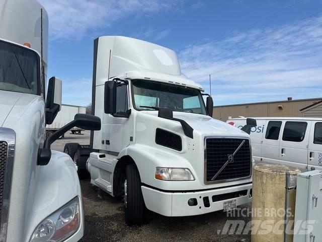 Volvo VNM Тягачі