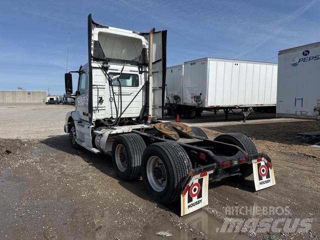 Volvo VNM Тягачі