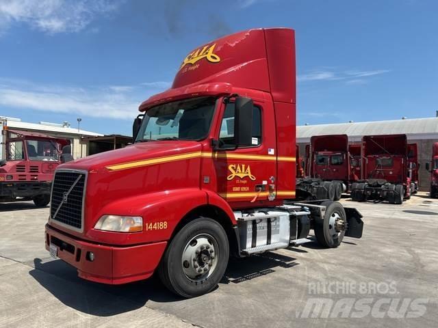 Volvo VNM Тягачі